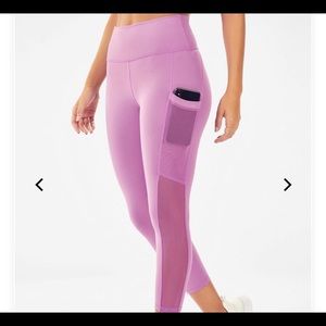 💗🔥Fabletics Mila Capri leggings with pockets